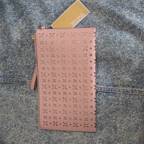 Michael Kors Ballet Pink Jet Set - Picture 3 of 5